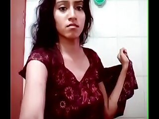 Indian teen girl bathing unveil
